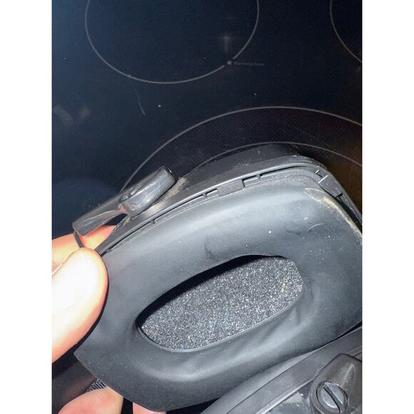 Field and Stream Hearing Protection Ear Muffs - Picture 6 of 8